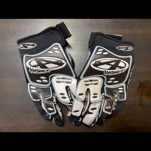 Answer Edge Gloves